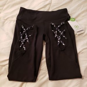 Gaiam capri yoga pants NWT